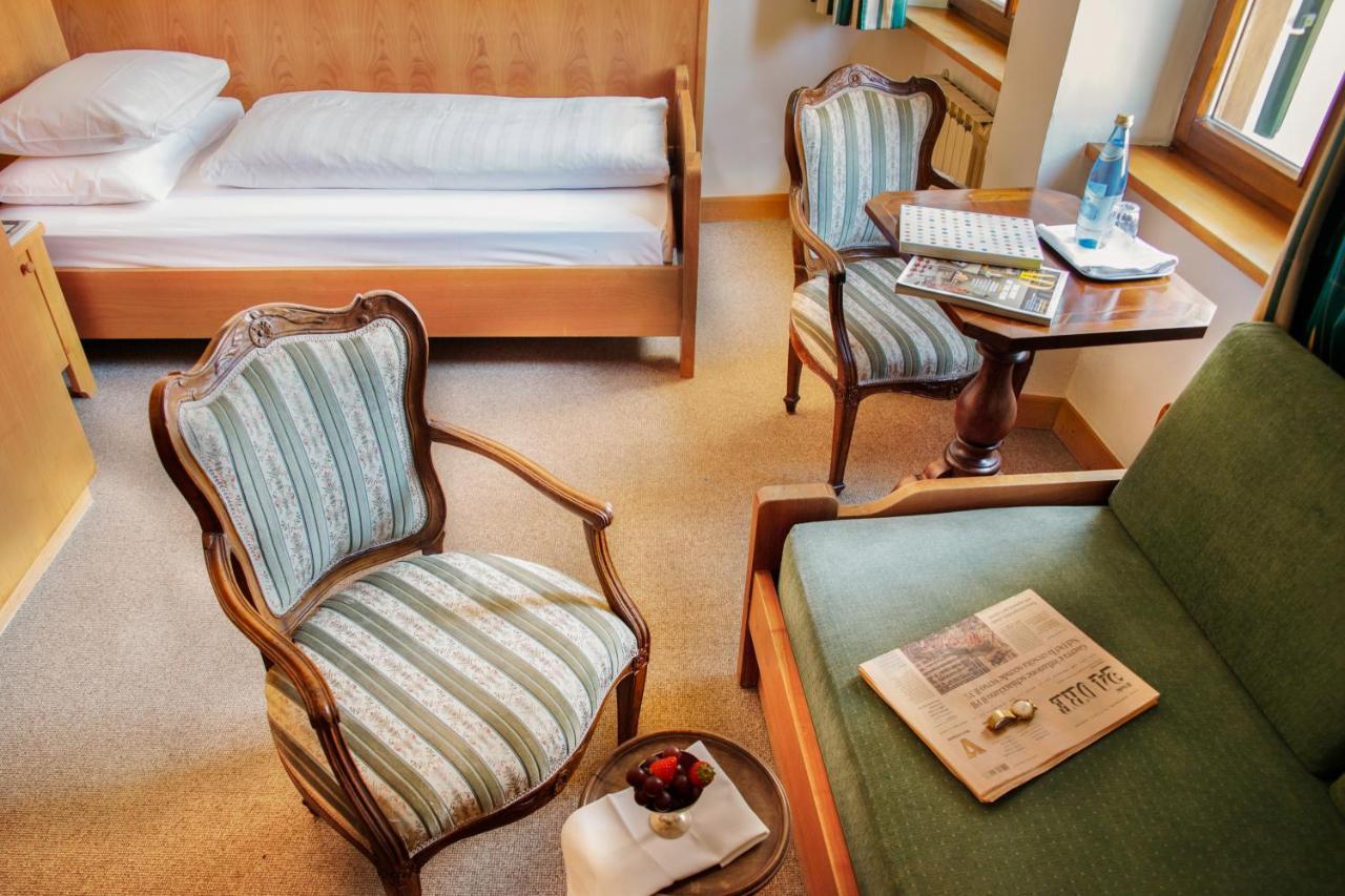 Hotel Weisses Roessl à Caldaro Extérieur photo